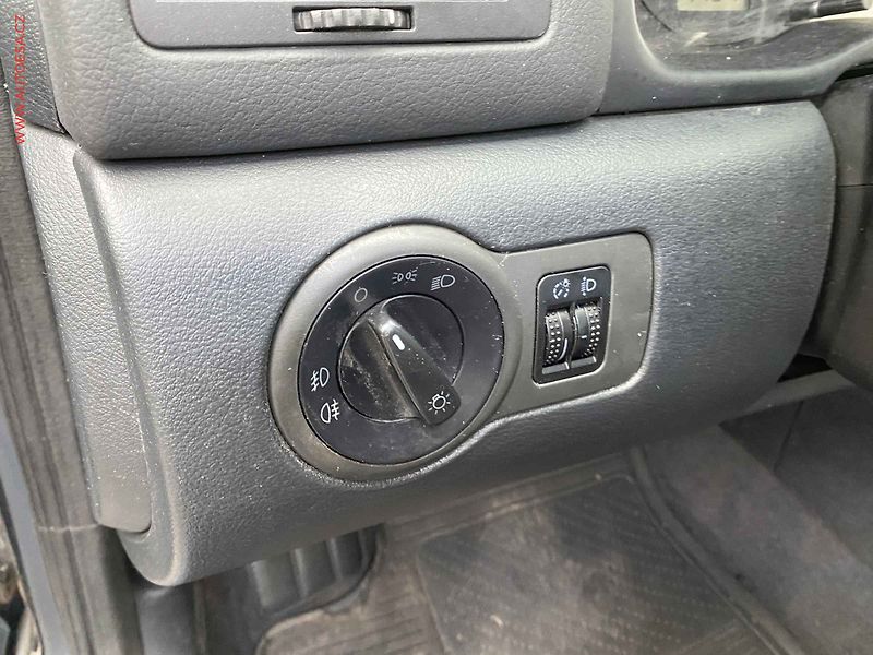 Škoda Octavia (2005) 1.6i, ČR, AC, STK5/28 - fotka 15 z 16
