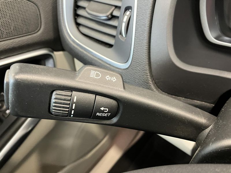 Volvo V40 T3 FWD Summum, MT6 - fotka 20 z 42