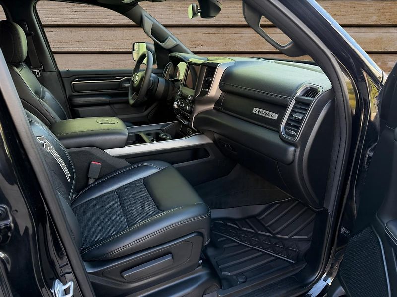 Dodge RAM (2020) +HEMI+REBEL+LIFT+PO SERVISE+ - fotka 9 z 23