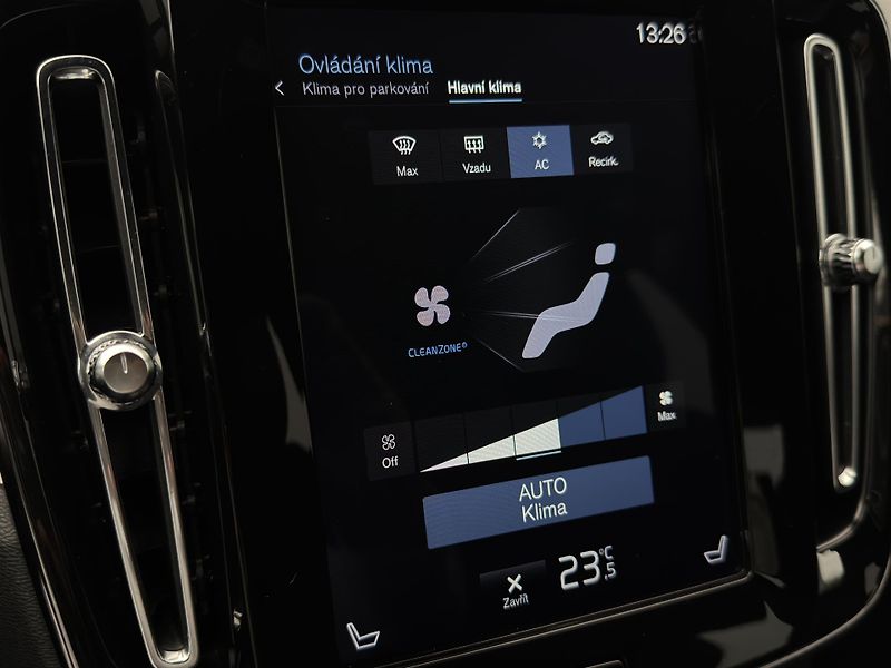 Volvo XC40 T4 MOMENTUM AUT - fotka 41 z 45