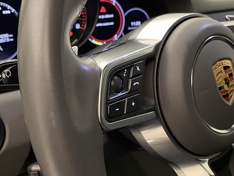 Porsche Cayenne E-HYBRID 250kW AWD AUT CZ - fotka 19 z 111