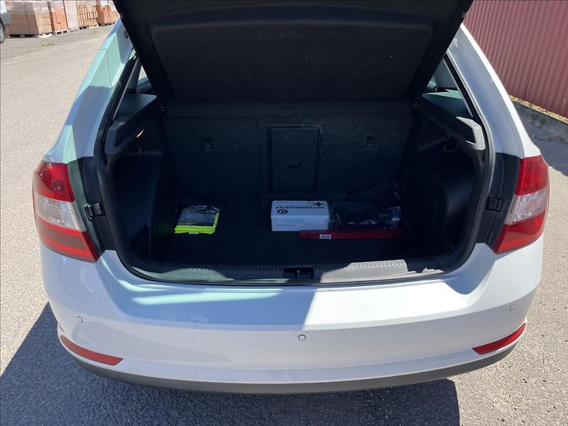 Škoda Rapid 1,6 TDi 66KW KLIMA STK 6/28 - fotka 30 z 32