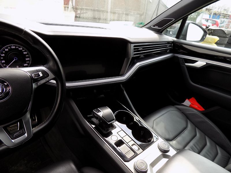 Volkswagen Touareg (2018) 3.0TDI/R-Line/4x4/AT/Matrix/ - fotka 26 z 47