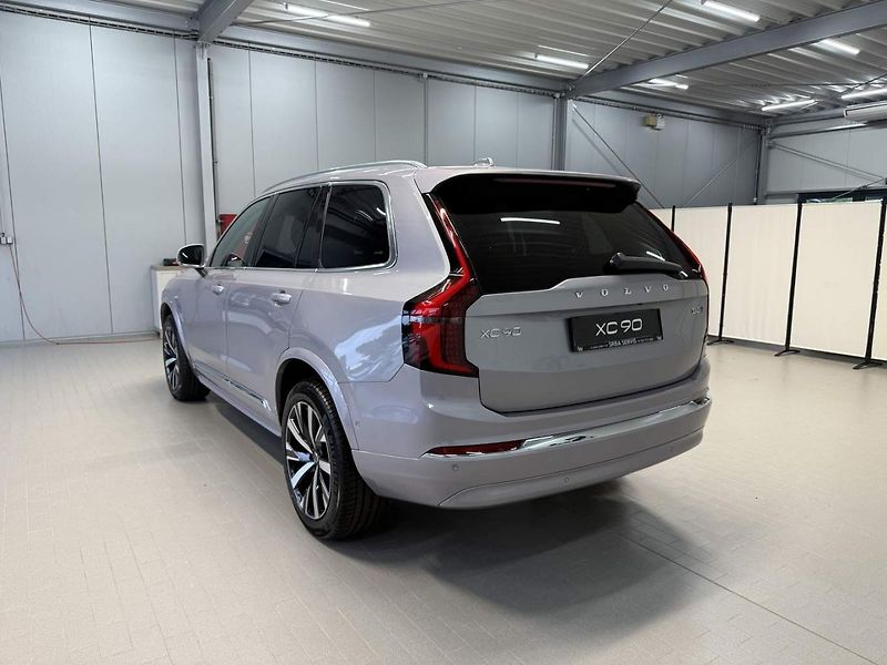 Volvo XC90 (2026) B5 2.0L 250+14 HP AT8 AWD CORE - fotka 3 z 28
