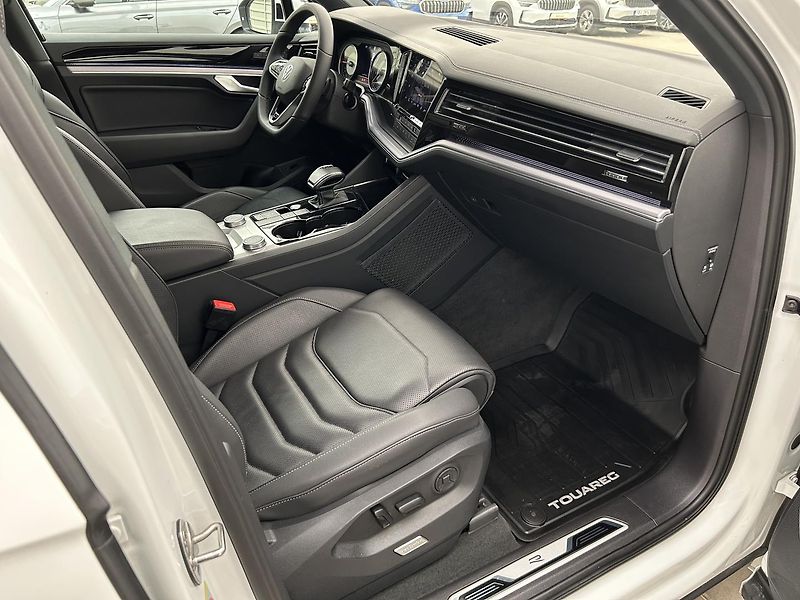 Volkswagen Touareg 3.0 TDi 4x4 R-Line - fotka 22 z 29