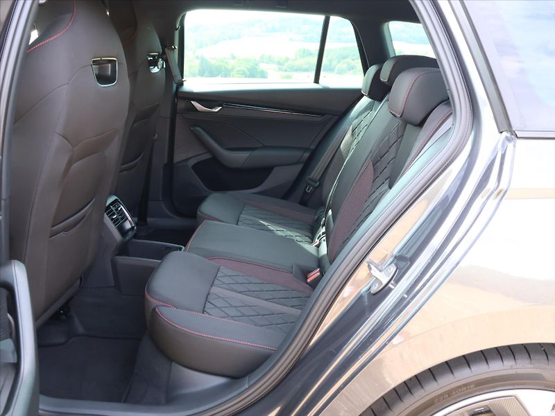 Škoda Octavia 2,0 TSI DSG RS DPH 1.maj CZ - fotka 14 z 31