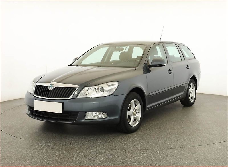 Škoda Octavia (2011) Ambiente 1.6 TDI, po STK - fotka 2 z 14