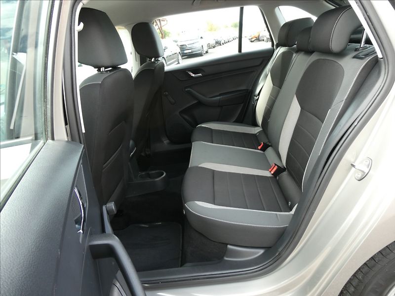 Škoda Rapid 1,2 TSi 81kW 1.MAJITEL,SERVISK - fotka 22 z 47