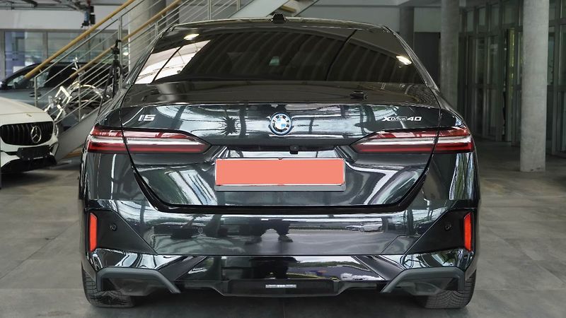 BMW i5 xDrive40 M-Sport HuD 360 Venti - fotka 6 z 24