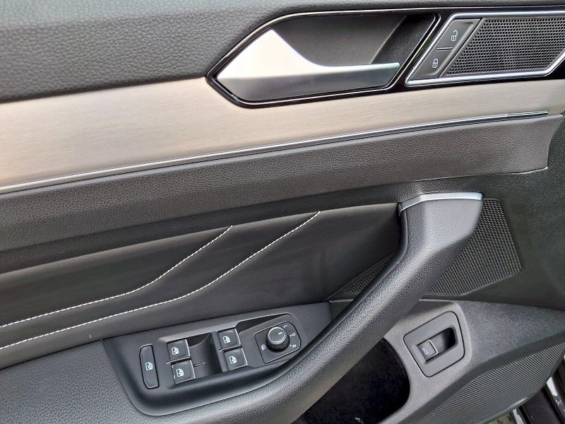 Volkswagen Passat (2023) Variant Elegance DSG 1,5TSi 11 - fotka 31 z 33
