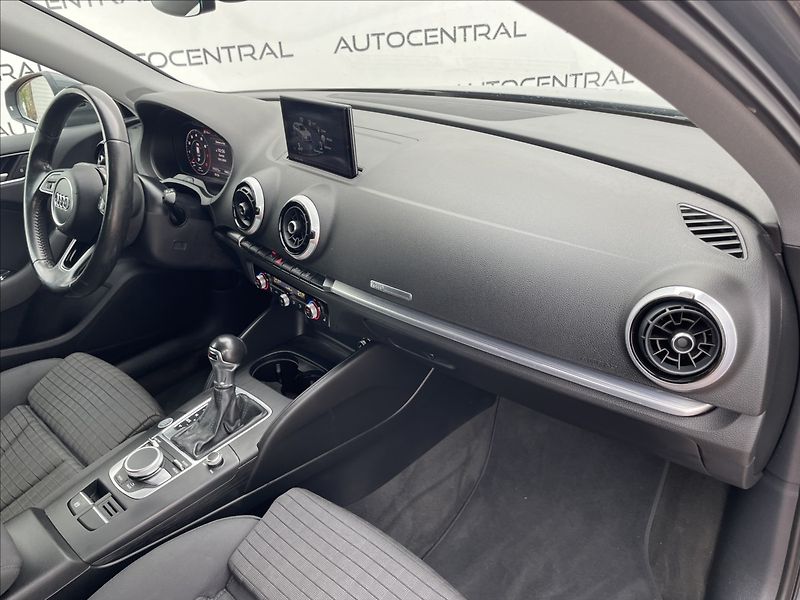 Audi A3 1,4 tfsi S-line 110kw S-tronic - fotka 21 z 25
