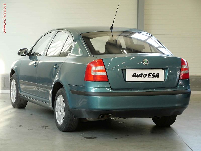 Škoda Octavia (2005) 1.6FSi, ČR, AC, STK4/28 - fotka 6 z 17