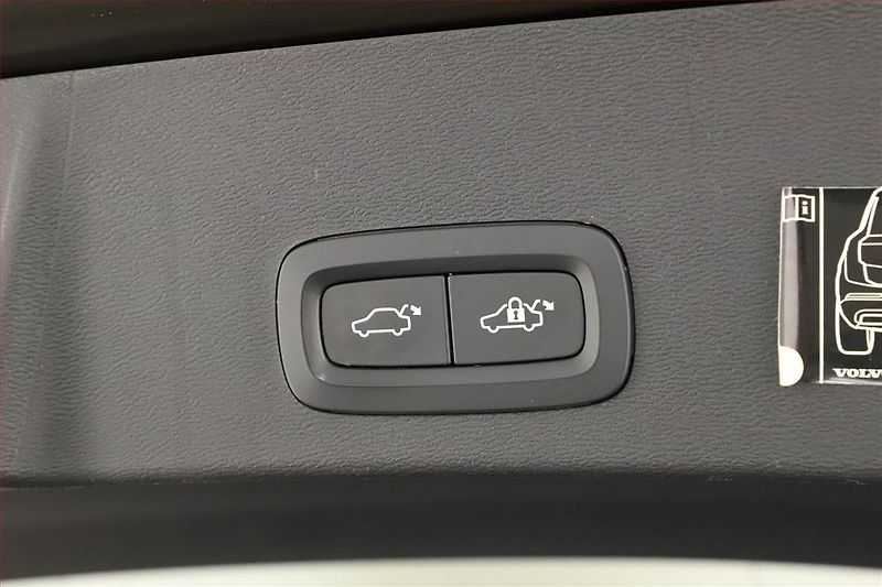 Volvo XC40 (2018) Inscription D4 AWD, 4X4 - fotka 16 z 16