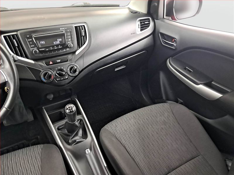 Suzuki Baleno (2017) 1.2 DualJet, Park. senzory - fotka 8 z 16