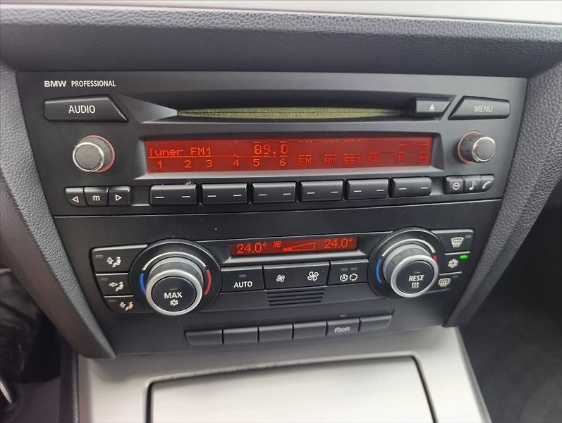 BMW Řada 3 2,0 d 130kW Aut.klima Tempomat - fotka 17 z 30