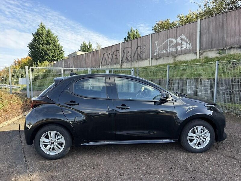 Toyota Yaris 1.5 HEV 116  LIMITED výbava Co - fotka 3 z 7