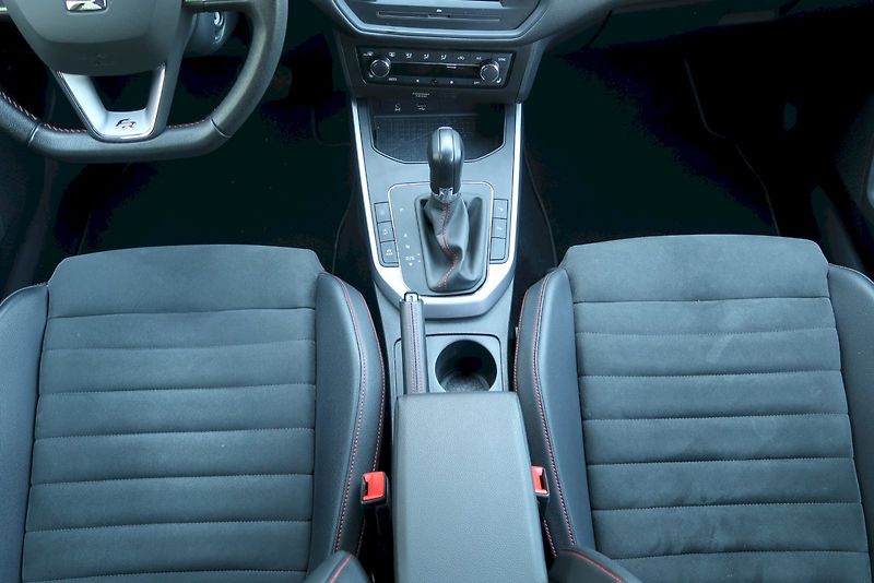 Seat Arona (2019) FR 1.0 TSI 85 kW DSG - fotka 27 z 32