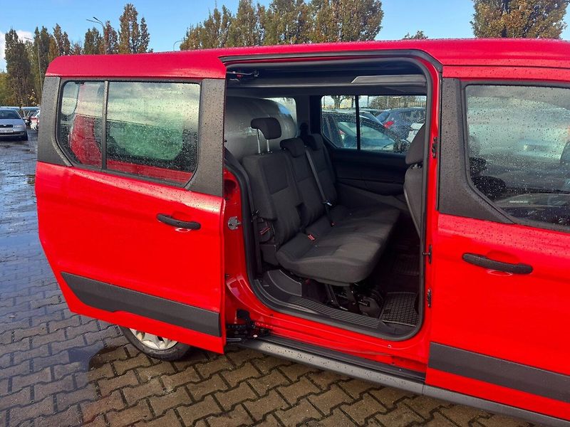 Ford Tourneo Connect (2017) 1,5D 88 KW BEZ AD BLUE DPH - fotka 32 z 43