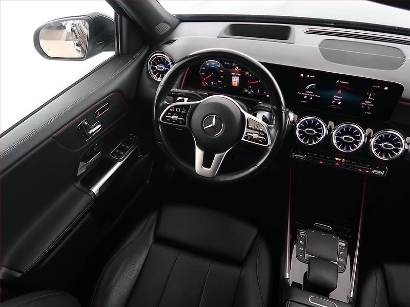Mercedes-Benz GLB (2021) 250 4MATIC - fotka 7 z 28