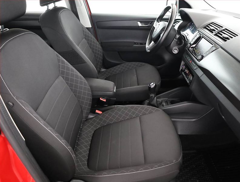 Škoda Fabia (2018) Style Plus 1.0 TSI, Navi - fotka 7 z 20