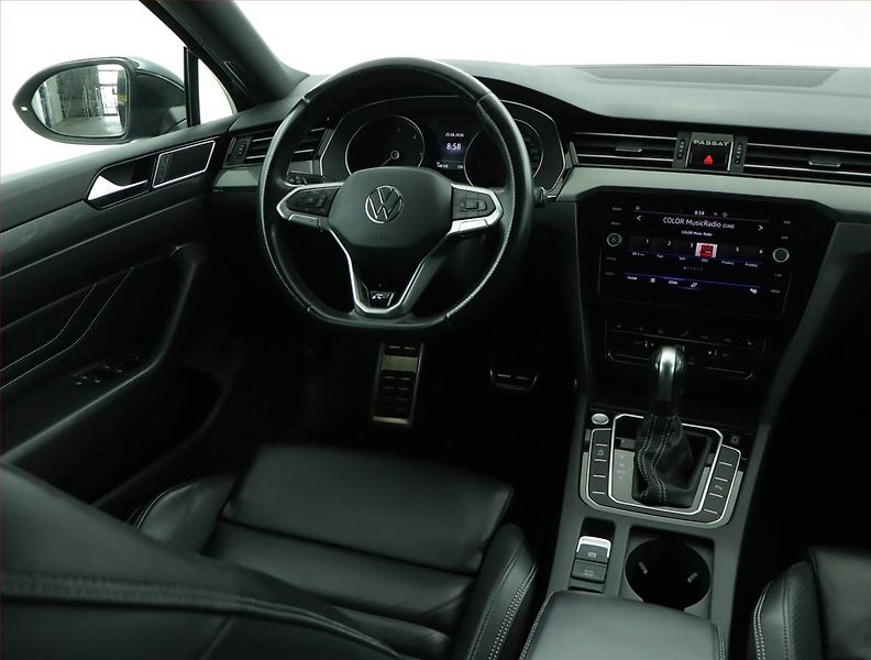 Volkswagen Passat (2021) R-Line 2.0 TDI - fotka 7 z 18