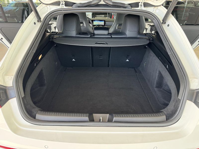 Mercedes-Benz CLA 200 Aut 120kW*AMG*MAX.VÝB*360K - fotka 33 z 36