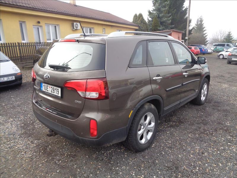 Kia Sorento 2,2 - fotka 7 z 19