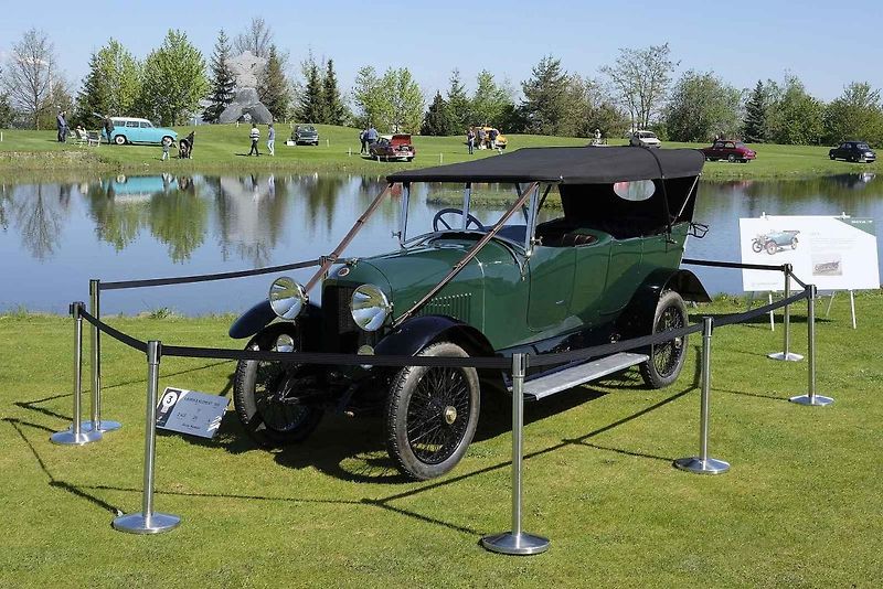 Slavnostní zahájení přehlídky vzácných historických vozidel Automobilové klenoty 2025.