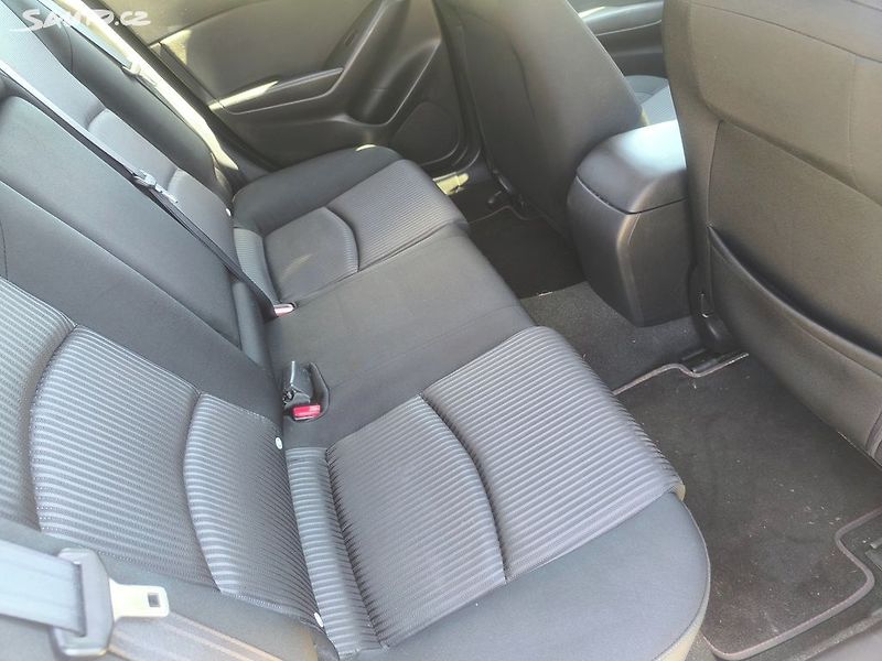 Mazda 3 KRÁSNÁ,SERVISKA,1MAJ,VÝBAVA - fotka 7 z 18