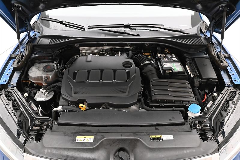 Škoda Superb 2,0 TDI 110 kW DSG Style Záruk - fotka 9 z 31