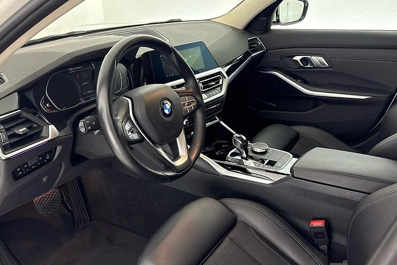 BMW Řada 3 320d xDrive - fotka 6 z 24
