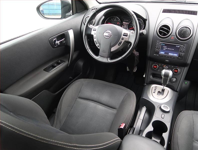 Nissan Qashqai (2012) i-Way 2.0 dCi, 4X4, Automat - fotka 7 z 19