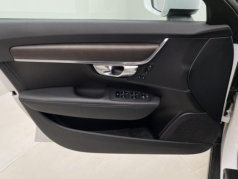 Volvo V90 CC T5 AWD MOMENTUM REZERVACE - fotka 7 z 46
