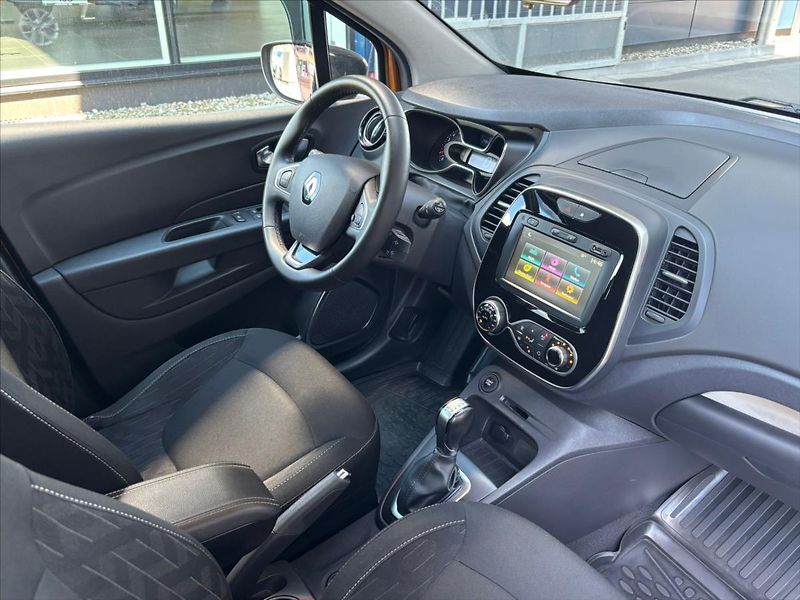 Renault Captur 1,3 TCe  Limited AT ČR - fotka 14 z 23