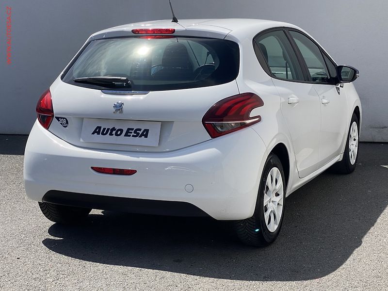 Peugeot 208 (2016) 1.0 PT, AC, tempo - fotka 4 z 15