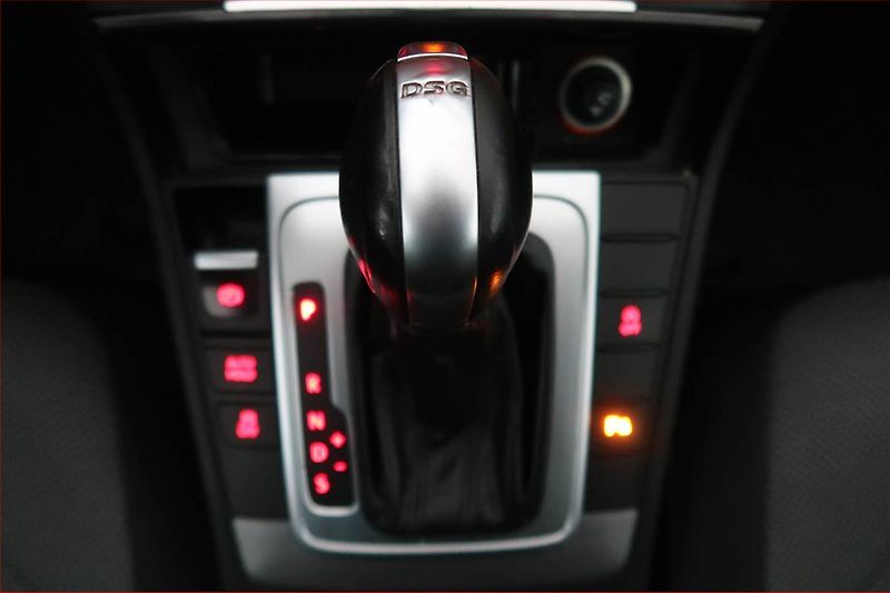 Volkswagen Passat (2014) 2.0 TDI, Automat, Navi, Xenony - fotka 13 z 20