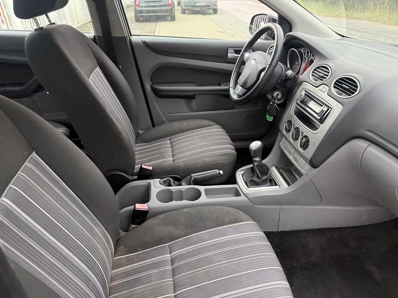 Ford Focus (2009) 1.6 td - fotka 38 z 40