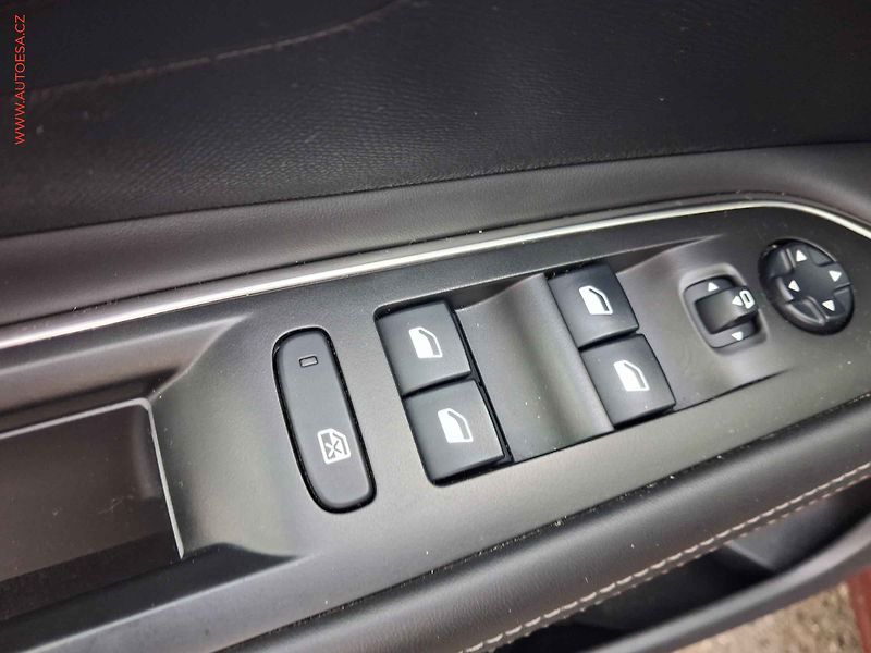 Peugeot 3008 (2018) 1.5 HDI, servis.kniha - fotka 14 z 18