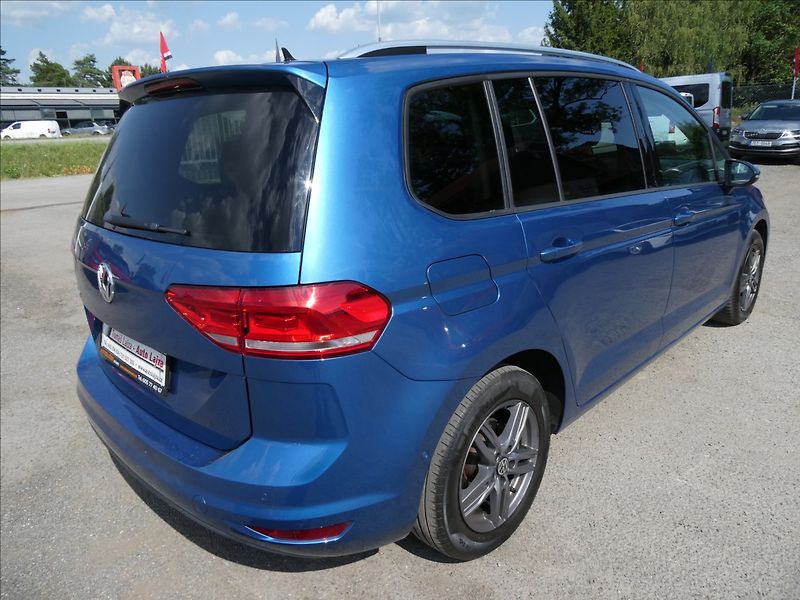 Volkswagen Touran 1,4 TSi 110kW DSG,LED,serviska - fotka 9 z 49