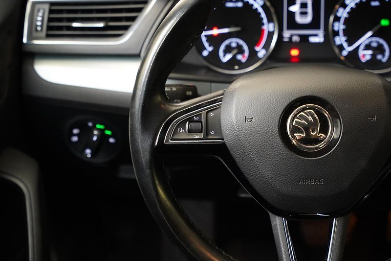 Škoda Superb - fotka 16 z 28