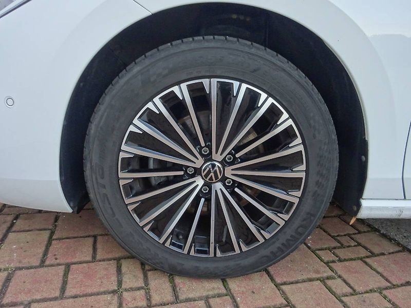 Volkswagen Passat (2024) 2,0TDi /110kW Elegance DSG - fotka 28 z 30