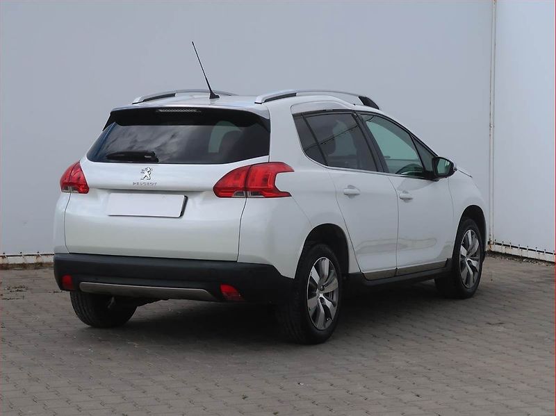 Peugeot 2008 (2013) 1.6 e-HDi, Navi, Tempomat - fotka 5 z 18