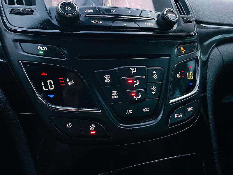 Opel Insignia 2.0CDTi MANUÁL KAMERA SERVISKA - fotka 37 z 46