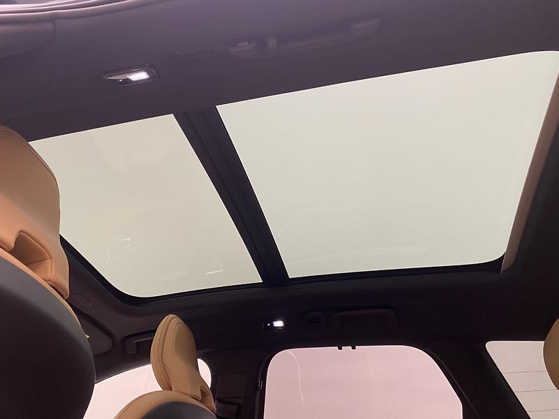 Volvo V90 B4 BRIGHT PLUS AUT REZERVACE - fotka 30 z 48