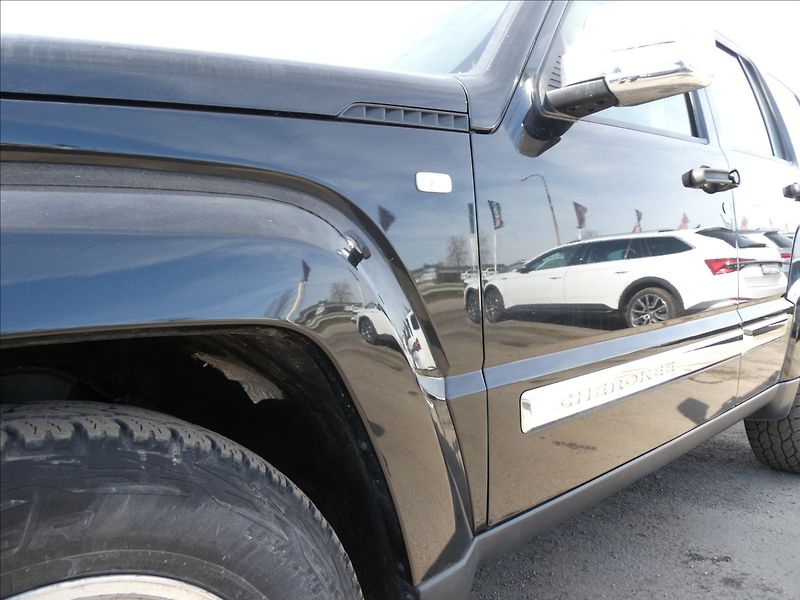 Jeep Cherokee 3,7 L 151kW 4x4, automat - fotka 12 z 37