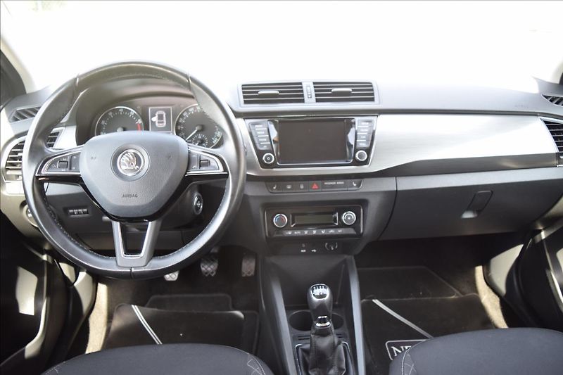 Škoda Fabia 1,2 TSI 66KW TOP VÝBAVA - fotka 29 z 49