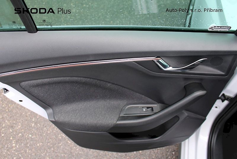 Škoda Kamiq (2024) Top Selection 1.0TSI / 85kW 7° - fotka 19 z 25