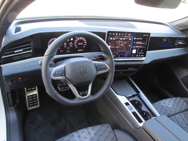 Volkswagen Passat R-Line People 2,0 TDI 110 kW - fotka 5 z 30