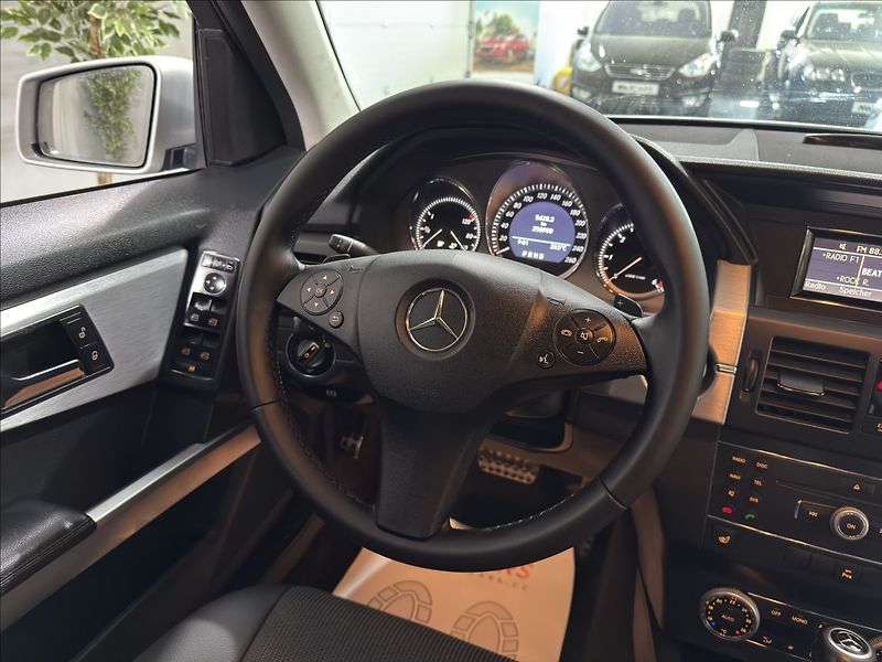 Mercedes-Benz GLK 2,2   220CDI AUTOMAT BI-XEN - fotka 20 z 31