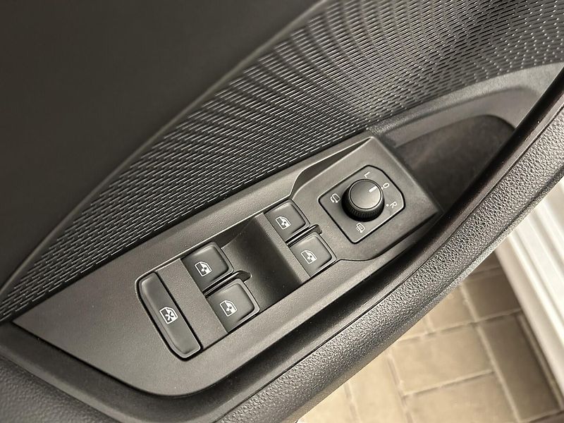 Škoda Octavia 2.0 TDI Style - fotka 8 z 27
